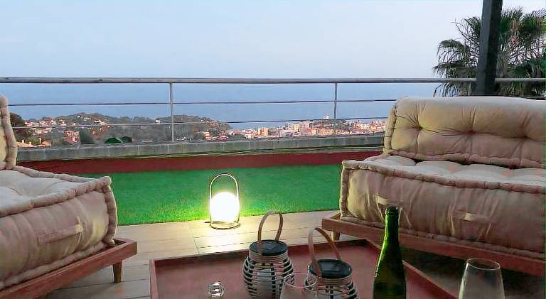 Villa with pool, barbecue & patio — photo 2