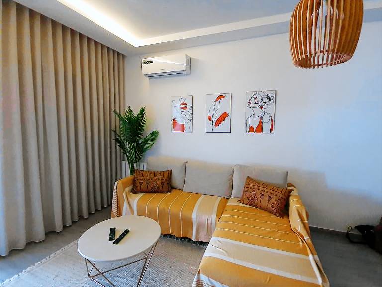 Apartment with pool — photo 3