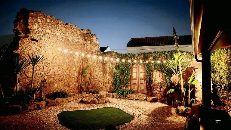 Ferienhaus mit Pool in Matacães, Atlantikküste f&uuml;r max. 5 Personen am Atlantik