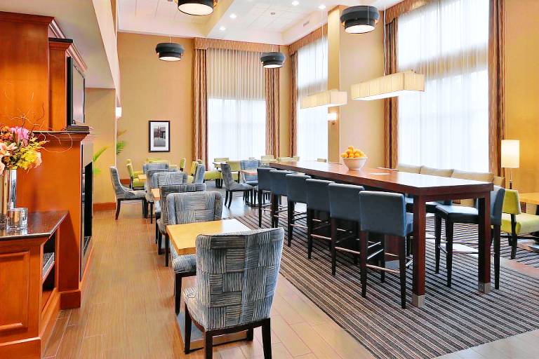 Hampton Inn & Suites by Hilton Tacoma — photo 2