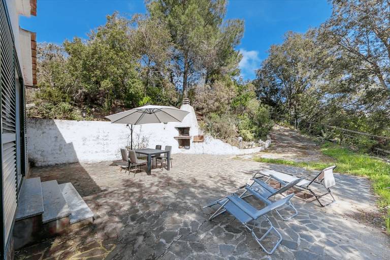 Villa with patio, barbecue & garden — photo 4