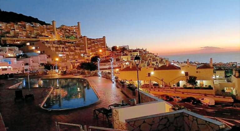 Fully equipped villa with private pool, terrace & jacuzzi | Suitable for remote work | Pets allowed — photo 2