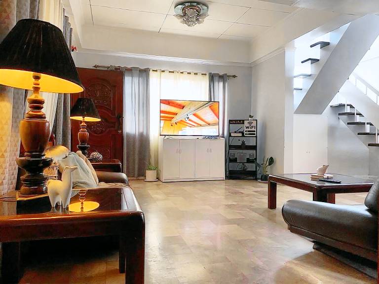 Spacious House B 3BR3TB along Commonwealth Ave — photo 2