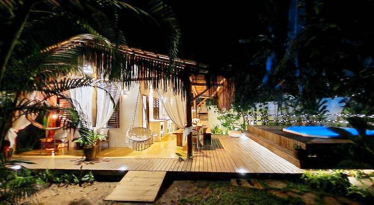 Lodge with garden, grill & jacuzzi in Porto Seguro