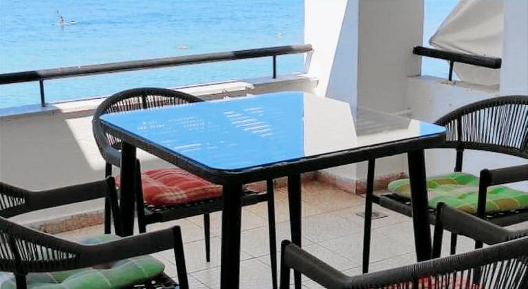 Rental apartment with patio & yard — photo 4