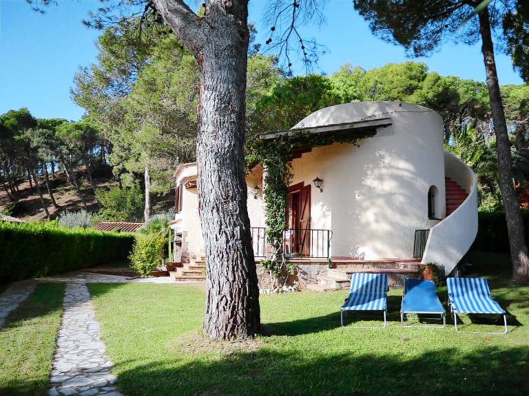 Vacation home with garden, BBQ & pool — photo 3