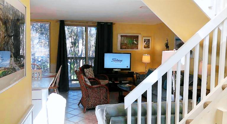 Spacious vacation home with pool | Pets are welcome — photo 4