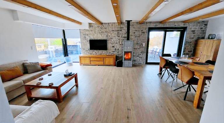 Vacation home with jacuzzi — photo 3