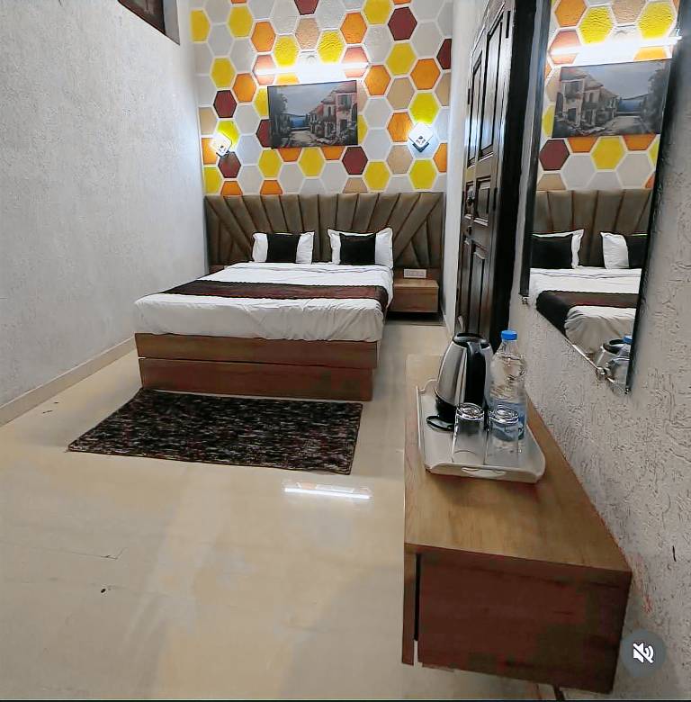 Wood yard villa 300mtrs from golden temple — photo 2