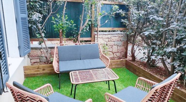Apartment with grill, pool & terrace in Cavalaire-sur-Mer