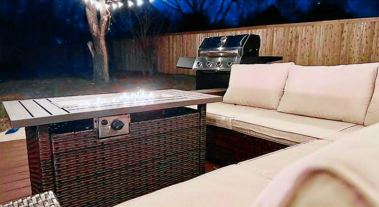 Arlington Home Near Stadium with Game Room and Yard — photo 3