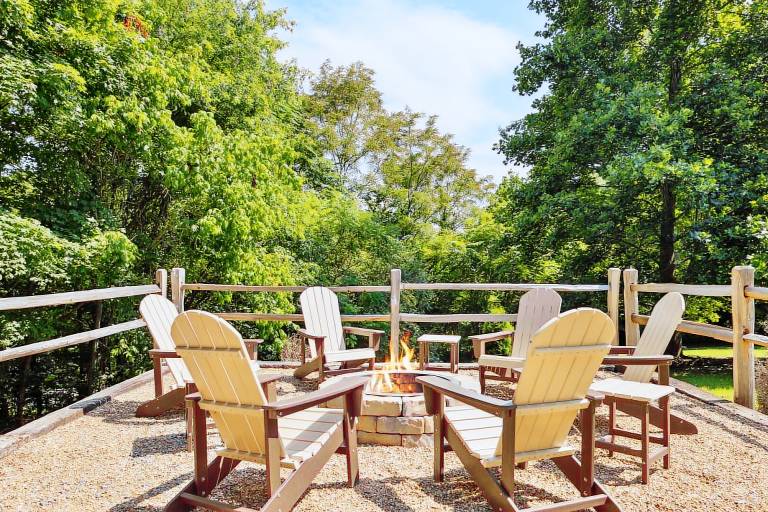 Little Mountain Cabin - 3-Bedroom Retreat with Hot Tub, Fire Pit, Games, and Serene Nature Views — photo 5