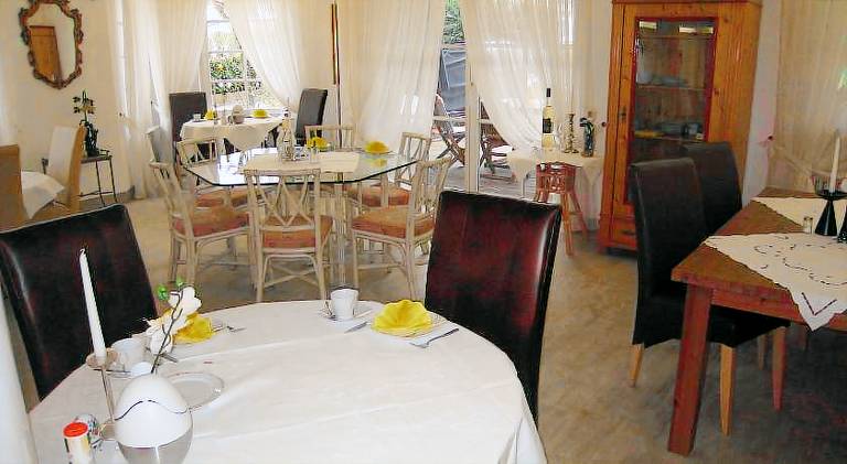 Serviced apartment with terrace & yard — photo 3