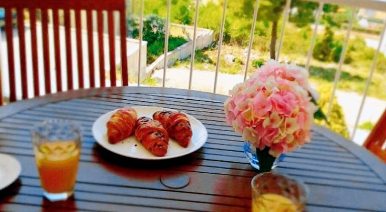 Apartment with pool in Supetar