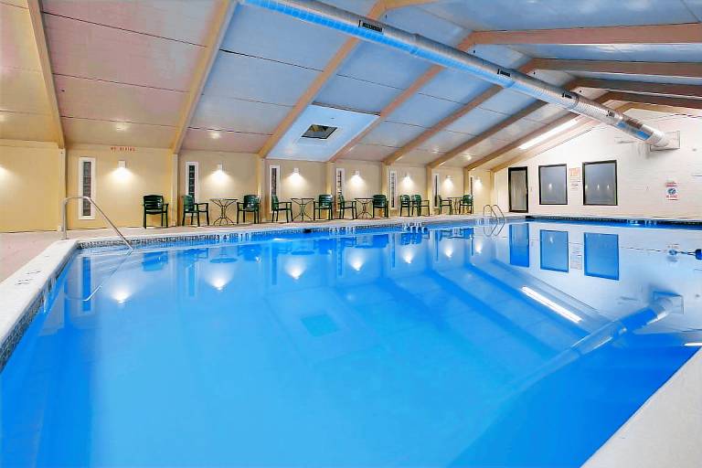 La Quinta Inn & Suites by Wyndham Springfield MA — photo 3