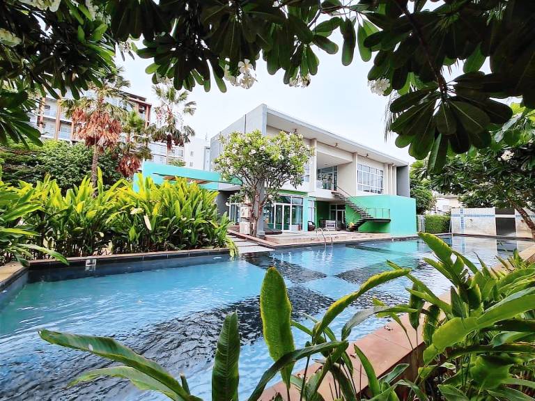 House with hot tub & barbeque — photo 3