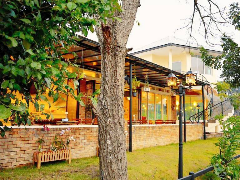 Dandelion Resort in Suan Phueng