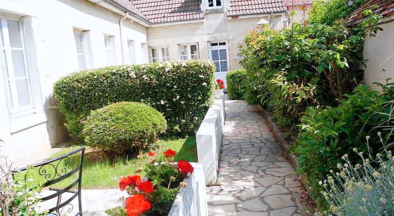 HOTEL LA COGNETTE A 25 Kilometres de Chateauroux et 30 Kilometres de Bourges in Issoudun