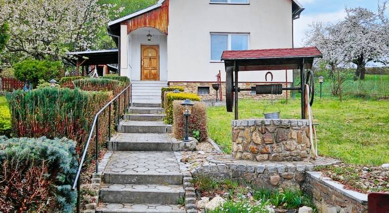 Lodge with barbecue & yard in Olomouc