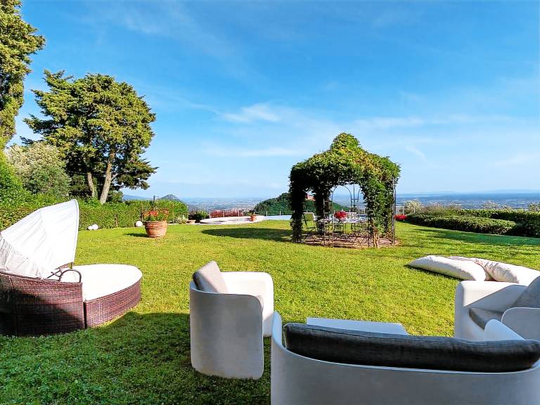 House with barbecue & private pool — photo 2