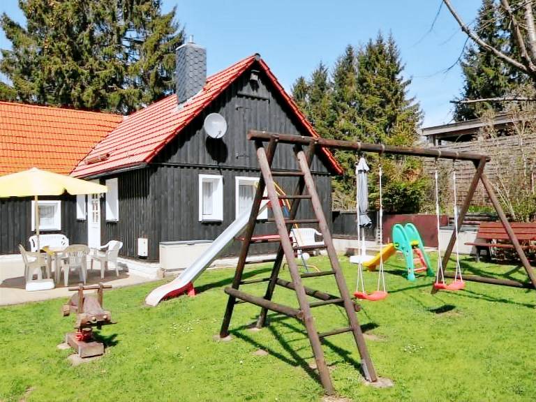 Mit Spielplatz Garten und Fernsicht