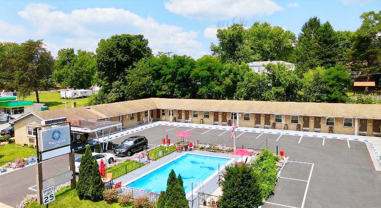Twi Lite Inn