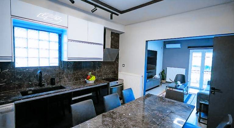 Villa with hot tub & pool — photo 4