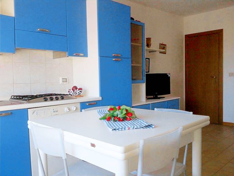 Rental apartment with patio — photo 4