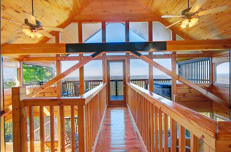 Mountain Top Cabin with Views Hot Tub and Arcade — photo 2