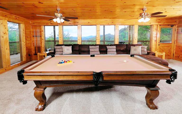 Cabin with patio, barbeque & pool | Mountain view — photo 4
