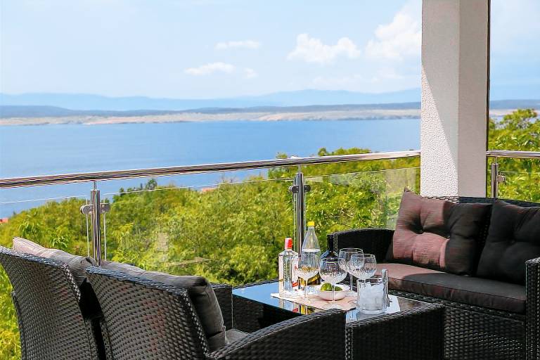 Luxury apartment with stunning sea views and private wine cellar — photo 3