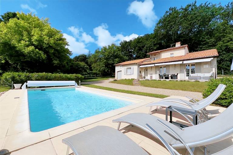 Villa with terrace, garden & private pool — photo 2