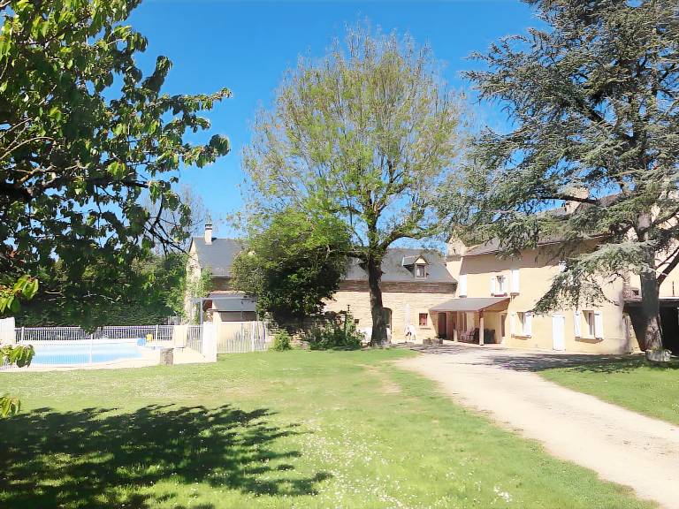 House with pool, garden & terrace | Garden view — photo 4