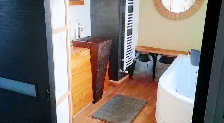 Rental apartment with jacuzzi — photo 2