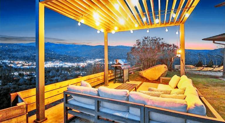 House with 4 rooms for 10 persons in Oakhurst, CA