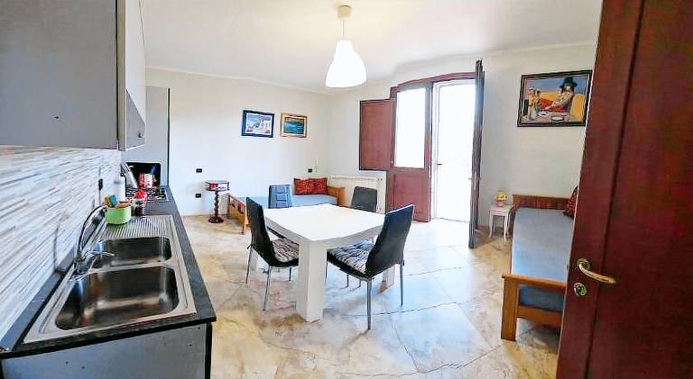Apartment with patio & garden — photo 5