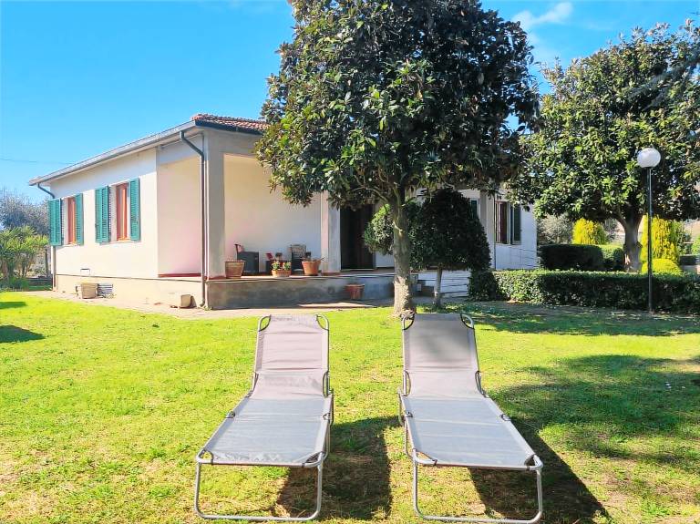 Children-friendly spacious vacation home with yard, terrace & BBQ | Garden view | Suitable for remote work | Dogs allowed — photo 3