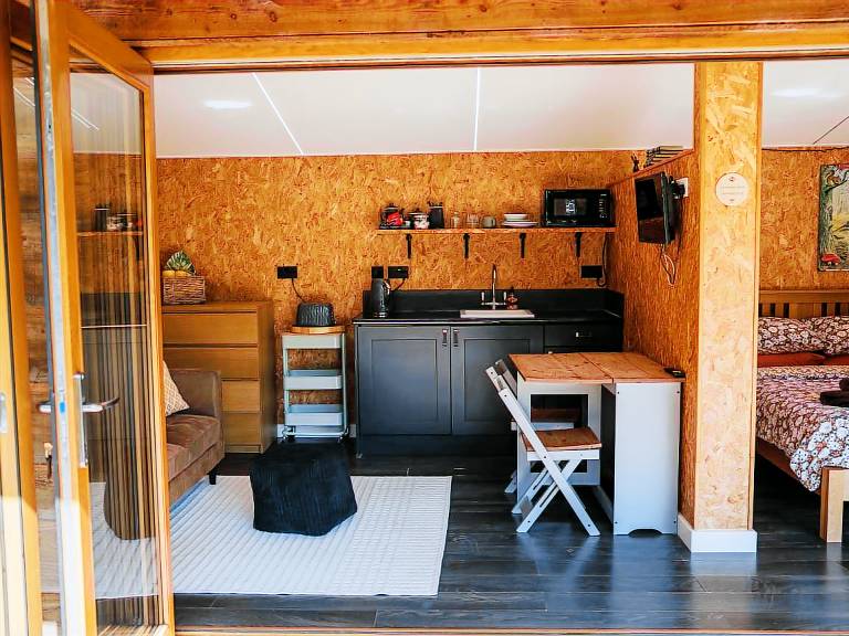 Cottage with hot tub & garden — photo 4