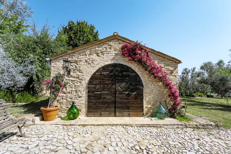 Mondomini, a Boutique Olive Estate: Agriturismo e Oleoturismo nelle Marche - Olio · Ospitalità · Natura: Mondomini: Cottage