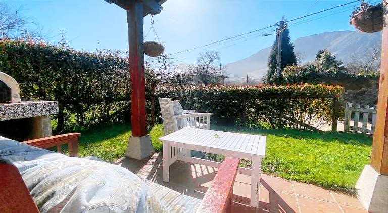 Holiday apartment with terrace, barbecue & yard — photo 5