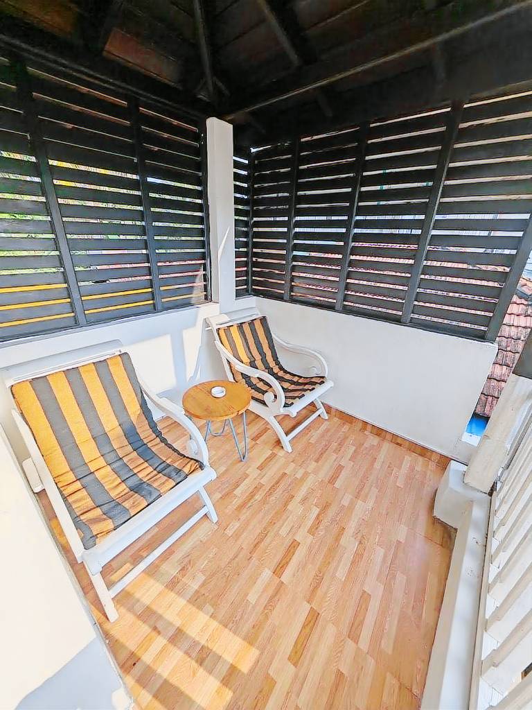 Villa with barbeque & yard — photo 5