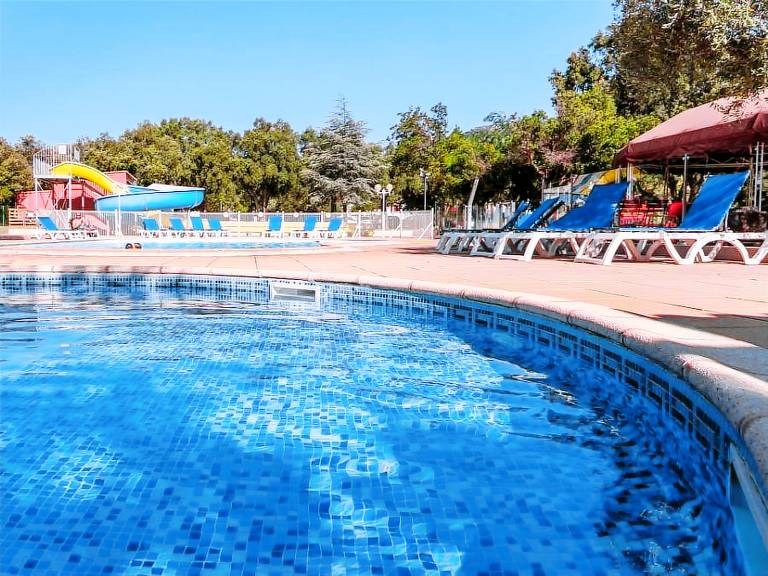 Child-friendly mobile home with pool & terrace | Dogs allowed — photo 3