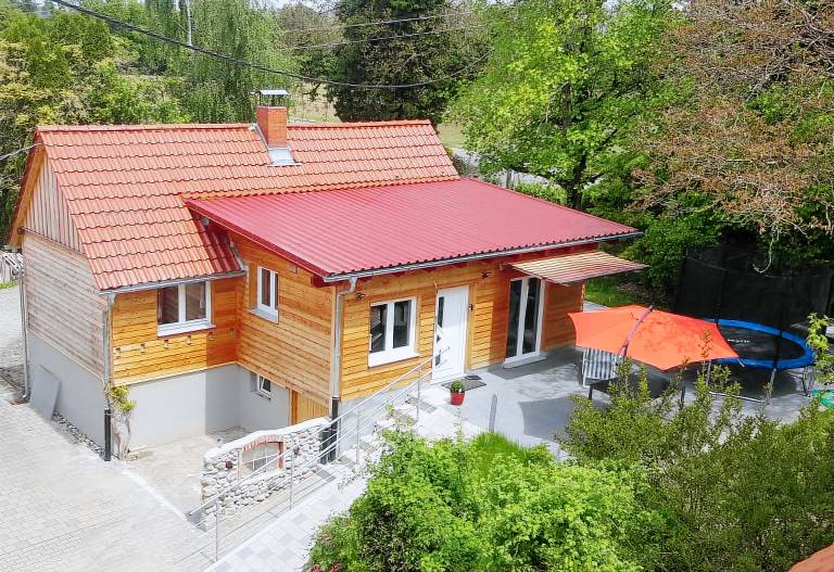 House with BBQ, terrace & garden | Garden view in Tuebingen