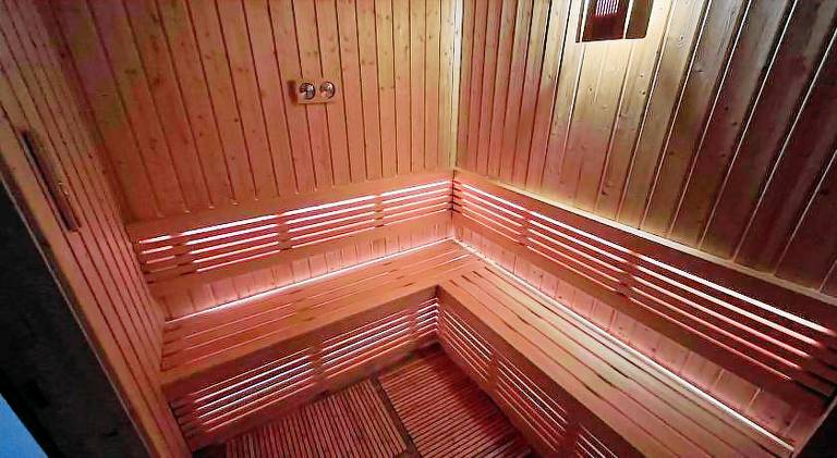 Charming vacation home with pool, sauna & hot tub | Pets are welcome — photo 3