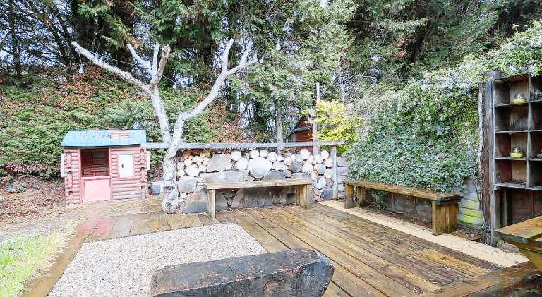 Nice vacation home with yard | Pet-friendly — photo 5