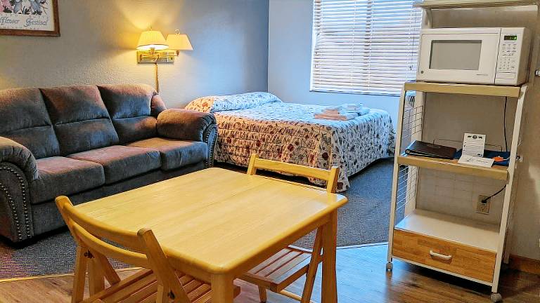 Lodge  Almont