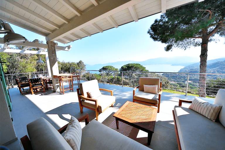 Voll ausgestattete wunderschöne Villa mit Terrasse, Grill und Garten
