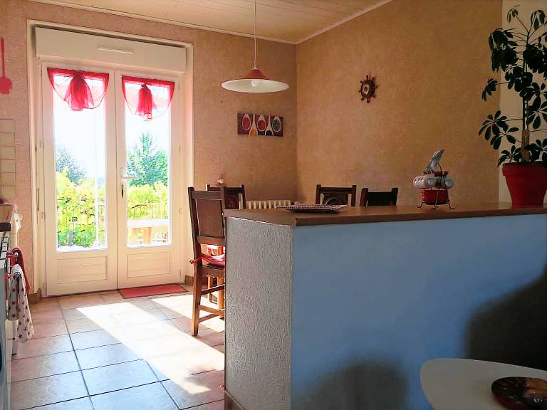 House with BBQ, garden & patio — photo 4