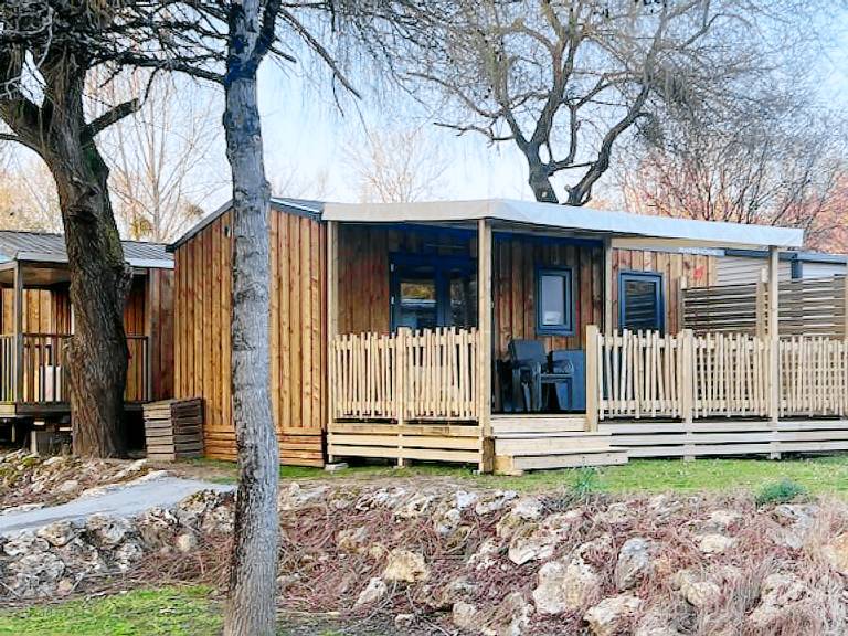 Family-oriented mobile home with heated pool, BBQ & terrace | Pets allowed — photo 5