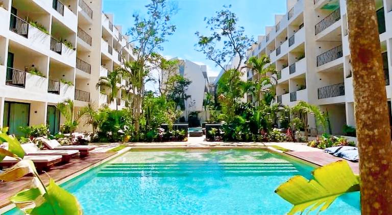 Apartment with pool — photo 3
